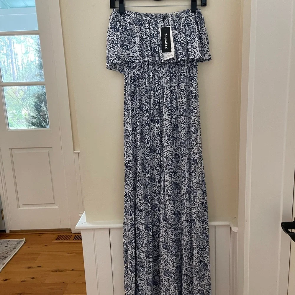 Navy and white strapless long dress. Size medium. - Picture 3 of 6